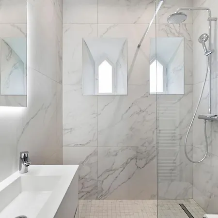 Luxury - City Center Apartment